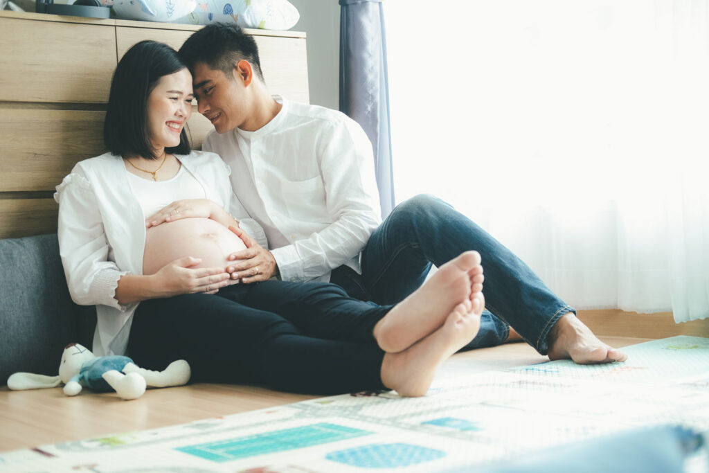 couple-pregnant